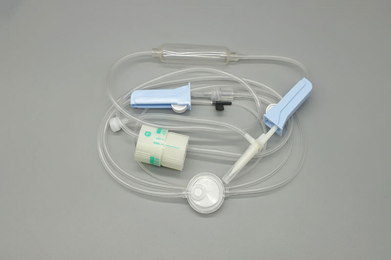 Disposable precision filtration infusion set with needle (flow setting fine adjustment type)