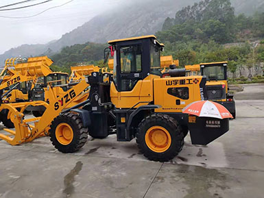 恭喜羅總喜提新車，山宇裝載機(jī)940走起，山宇重工，助您成功！